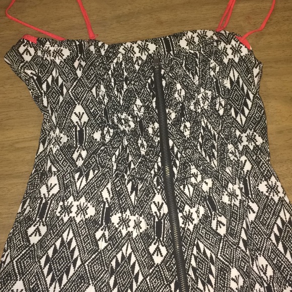 Black and white romper! - Picture 4 of 5